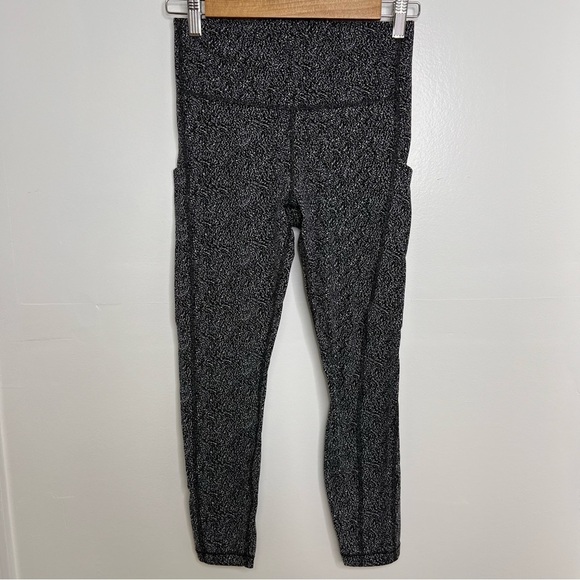 ATHLETA Ultimate Stash Textured 7/8 Tight - Picture 2 of 6